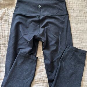 Adorable cropped lululemon leggings with subtle pattern!!!